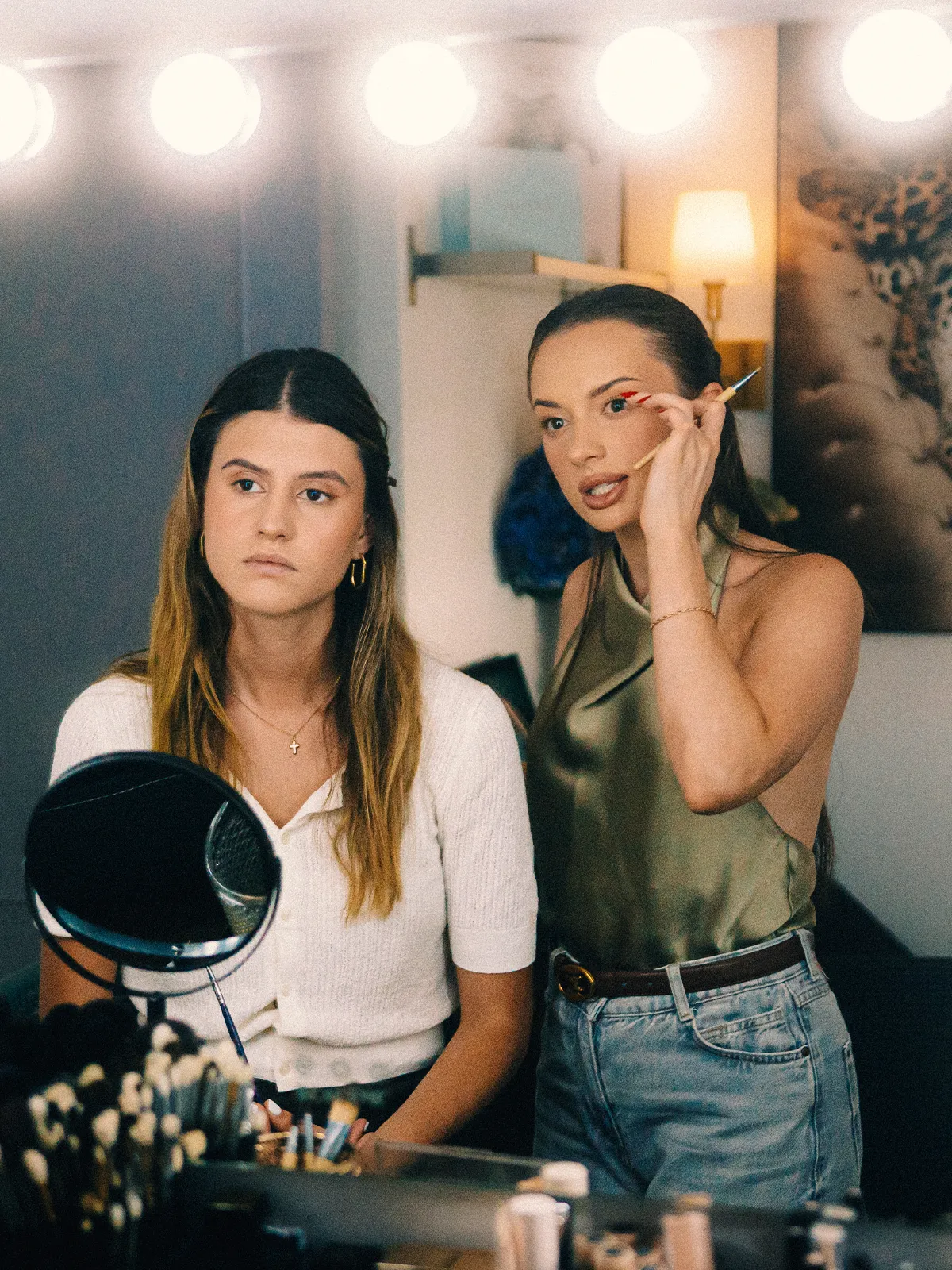 Self-makeup class at Anna Lysak studio in Madrid