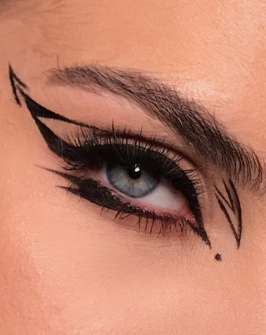 Close detail of a graphic liner look by Anna